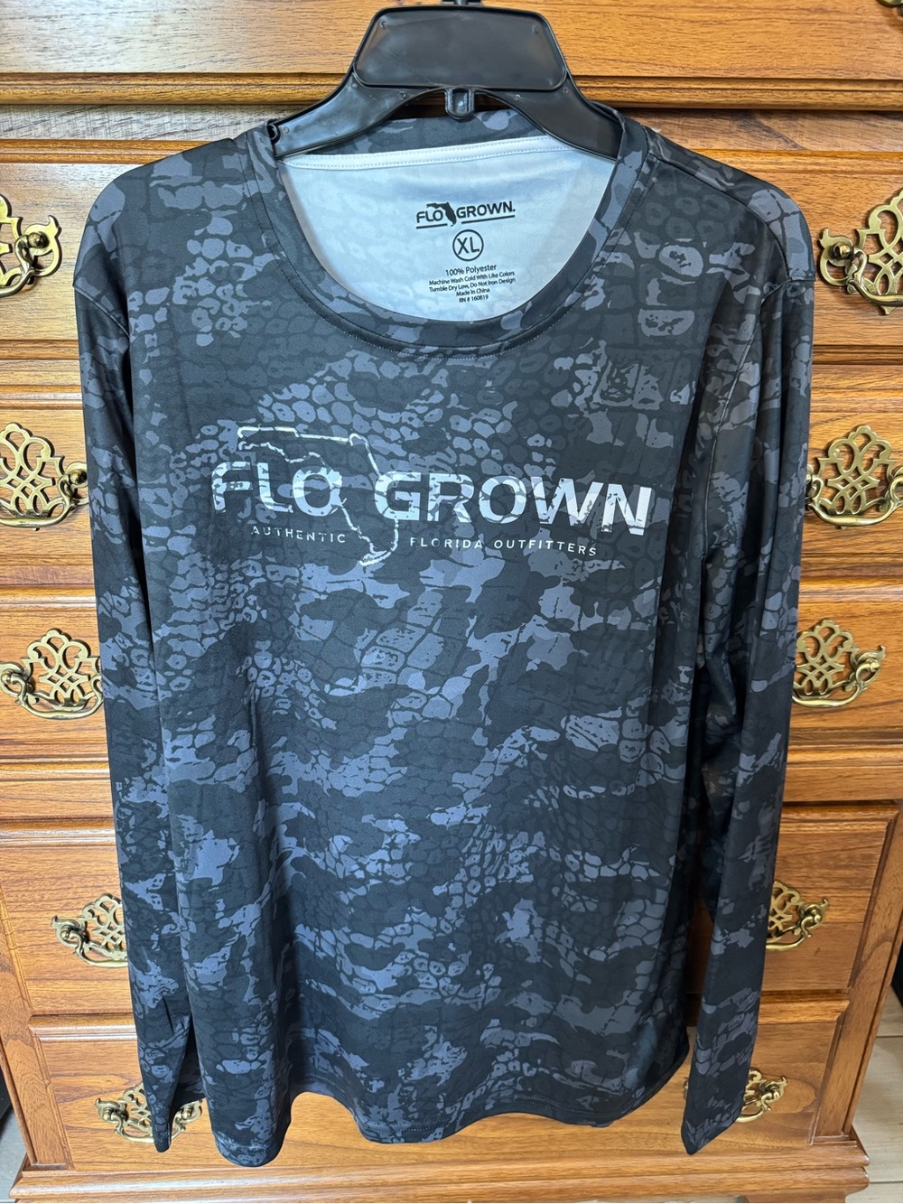 Men's FloGrown Black Camo Long Sleeve Performance Sun Shirt